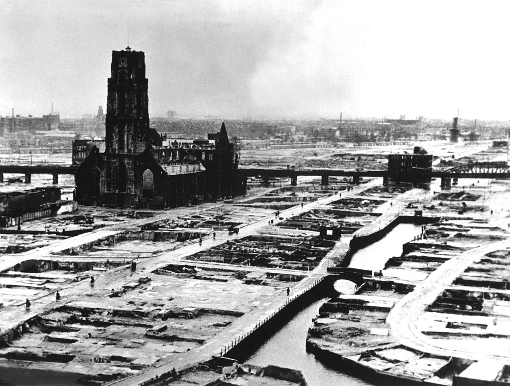Rotterdam,_Laurenskerk,_na_bombardement_van_mei_1940